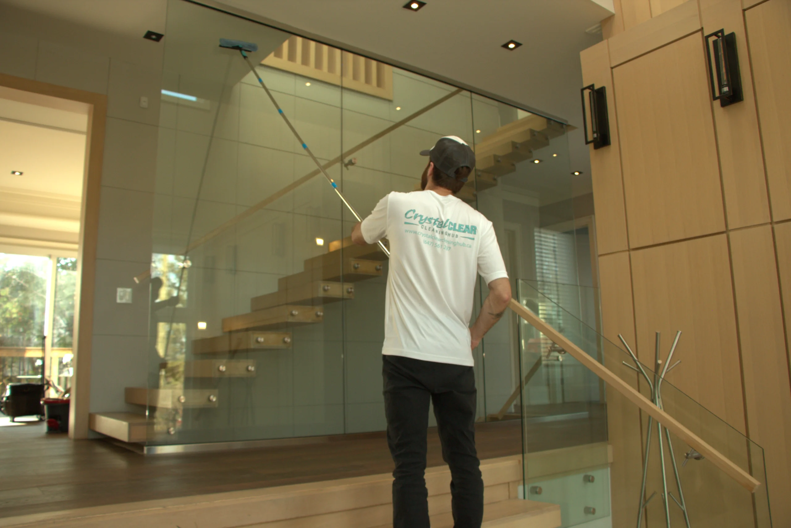 Professional cleaning in a modern Toronto home – living room service